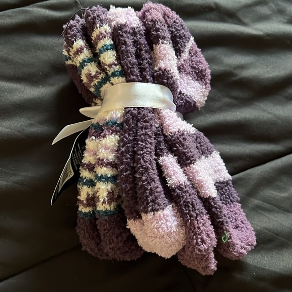 Women’s fuzzy socks (3 pk) - Picture 6 of 7